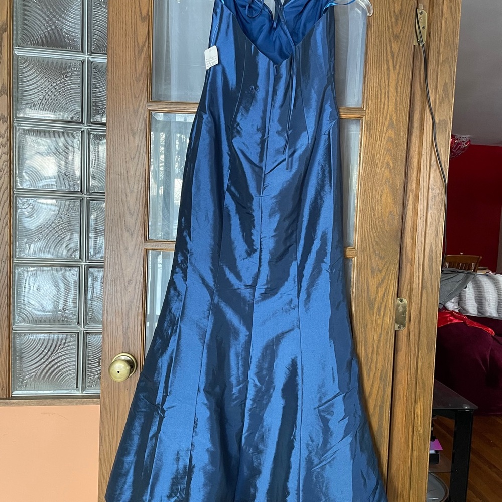 IMPRESSION BRIDAL DRESS - Picture 2 of 4